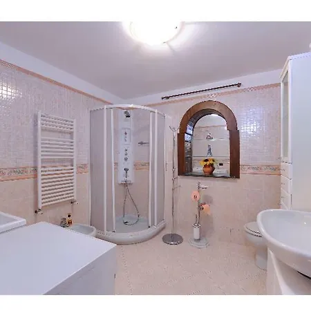 Casa Vacanze Civale Con Jacuzzi E Parcheggio Apartamento