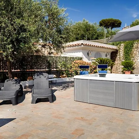 Casa Vacanze Civale Con Jacuzzi E Parcheggio Ραβέλλο